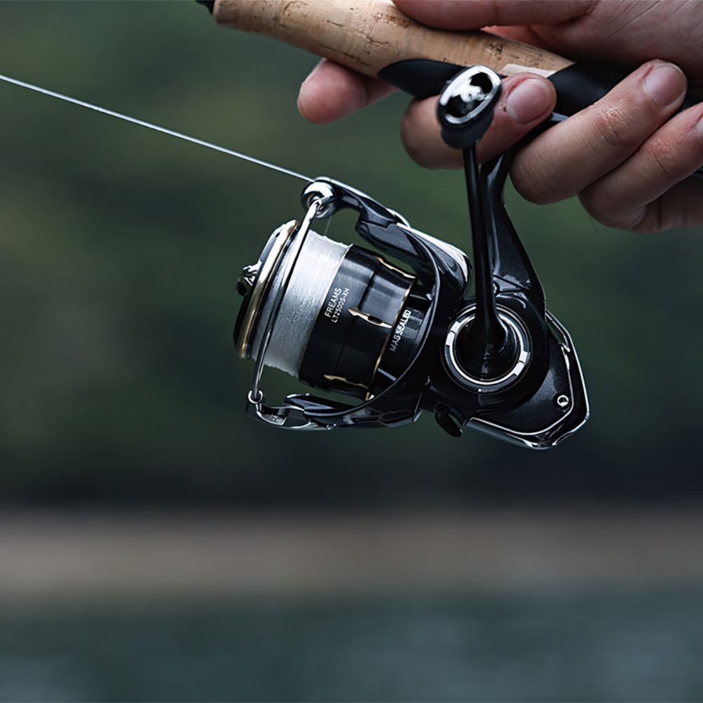 بكرة صيد دوارة DAIWA FREAMS 20 - مراجعة Abu Garcia Reel Revo وسعره